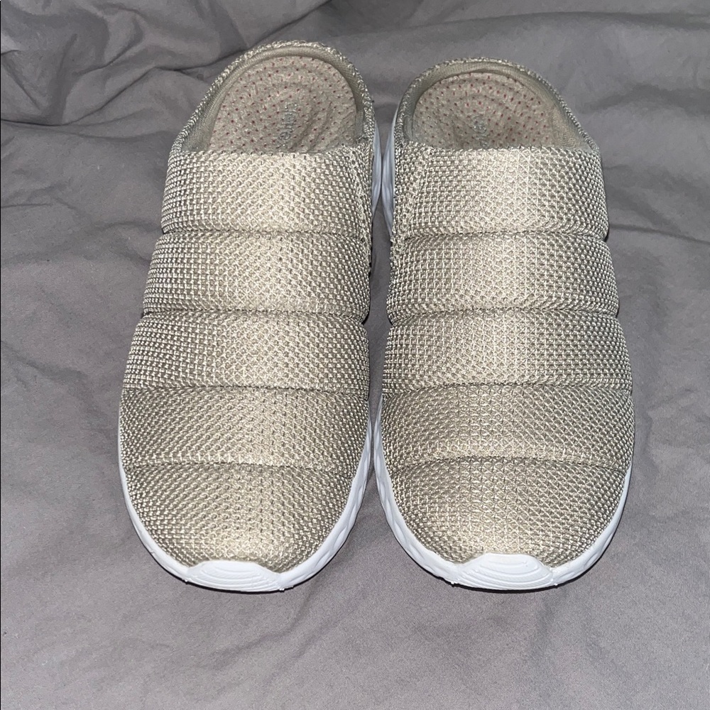 AETREX Light Tan Quilted Clogs - Picture 4 of 8